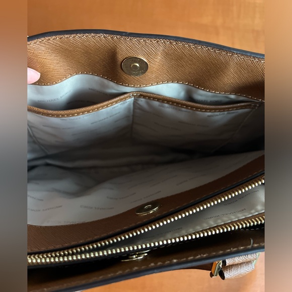 Michael Kors Savannah Leather Tote - Picture 10 of 11